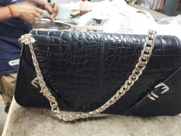 Women's Black Handbag – Elegant and Versatile Everyday Purse